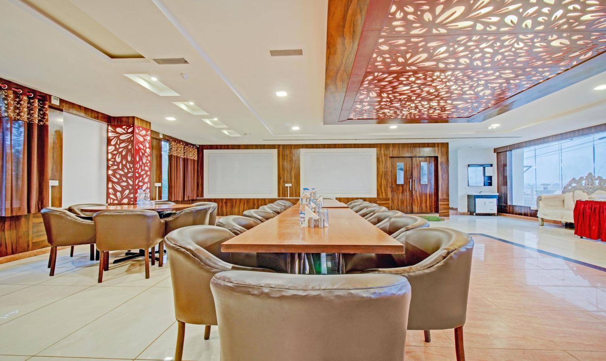 Treebo Silver Grand New Agreement Лакнау Екстериор снимка