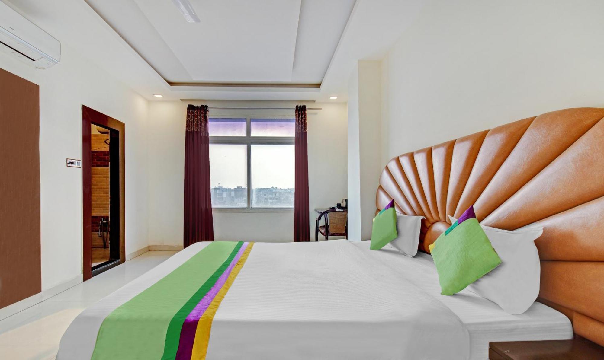 Treebo Silver Grand New Agreement Лакнау Екстериор снимка