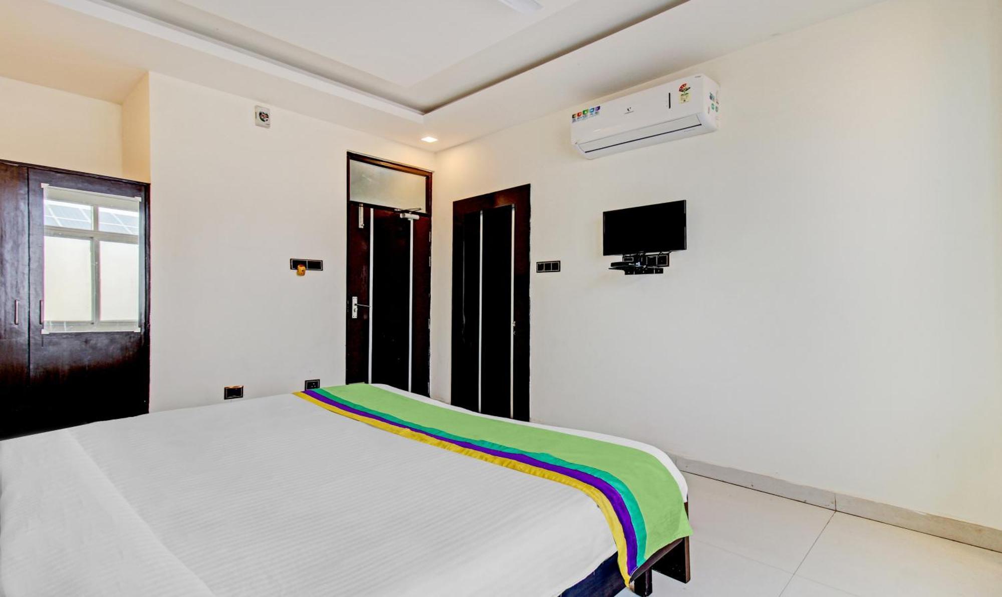 Treebo Silver Grand New Agreement Лакнау Екстериор снимка