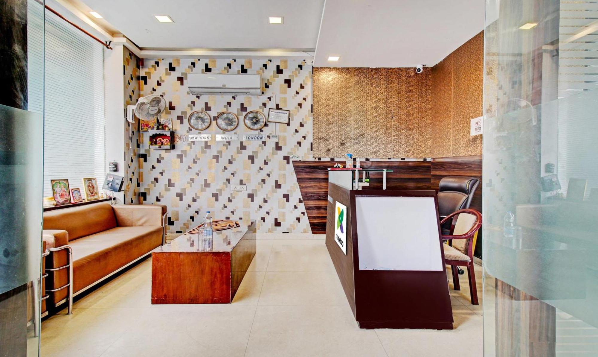 Treebo Silver Grand New Agreement Лакнау Екстериор снимка