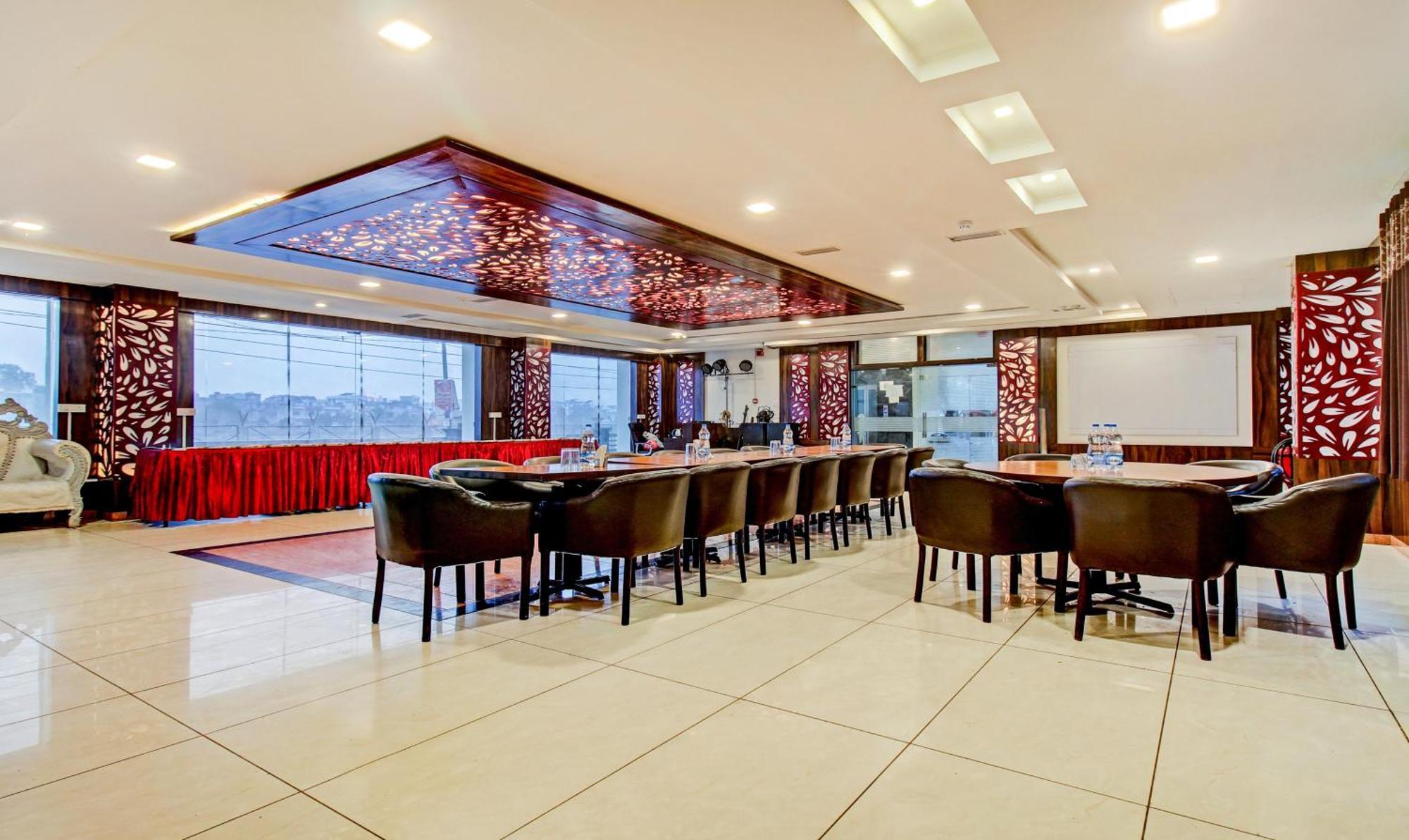 Treebo Silver Grand New Agreement Лакнау Екстериор снимка